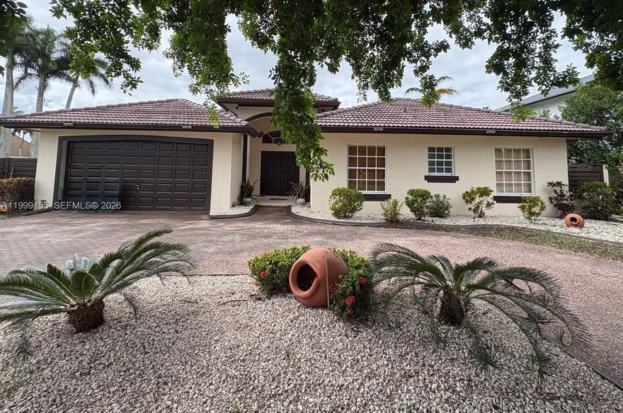 Beautiful Single-family home with 4 bedrooms and 3.5 bathrooms, plus a den perfect for a home office or game room in West Kendall. Large yard with avocado, mamey and guanabana (soursop) trees. Conveniently located near great school shopping centers, restaurants, and West Kendall Baptist Hospital Prime West Kendall Location.
Rent includes pool maintenance and yard maintenance!!! 
Serious inquiries only. No smoking, pets allow case-by-case.