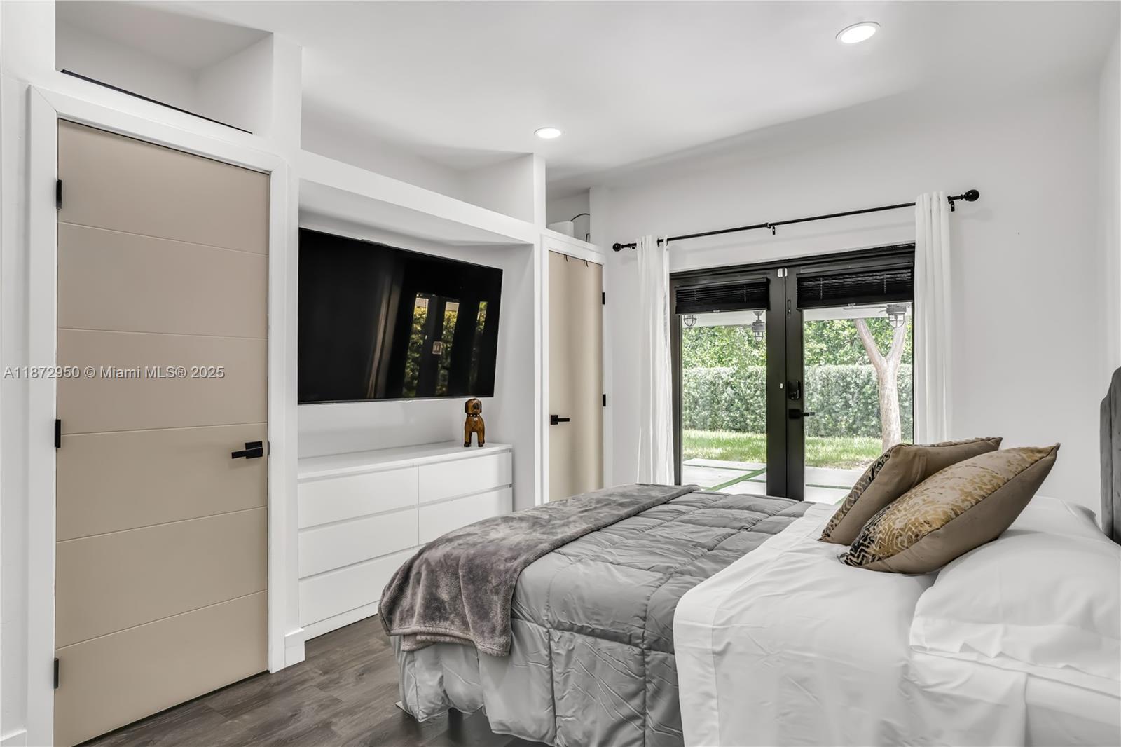 SILVER BLUFF EST-SEC B - Residential