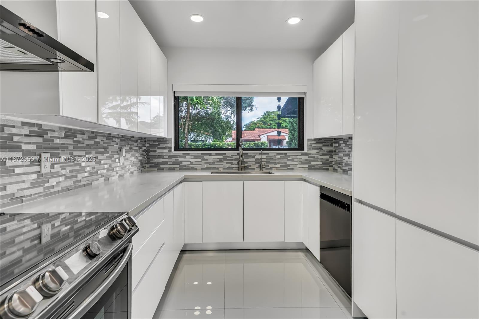 SILVER BLUFF EST-SEC B - Residential