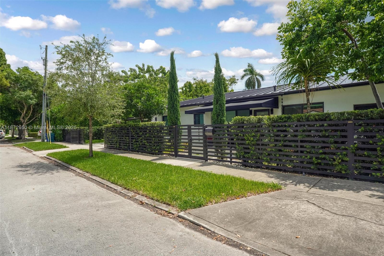 SILVER BLUFF EST-SEC B - Residential