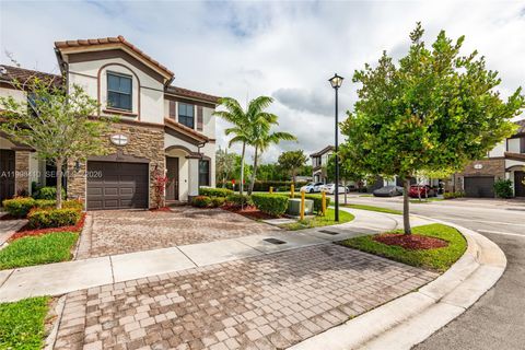 8903 NW 184th Ter Miami Lakes FL 33018