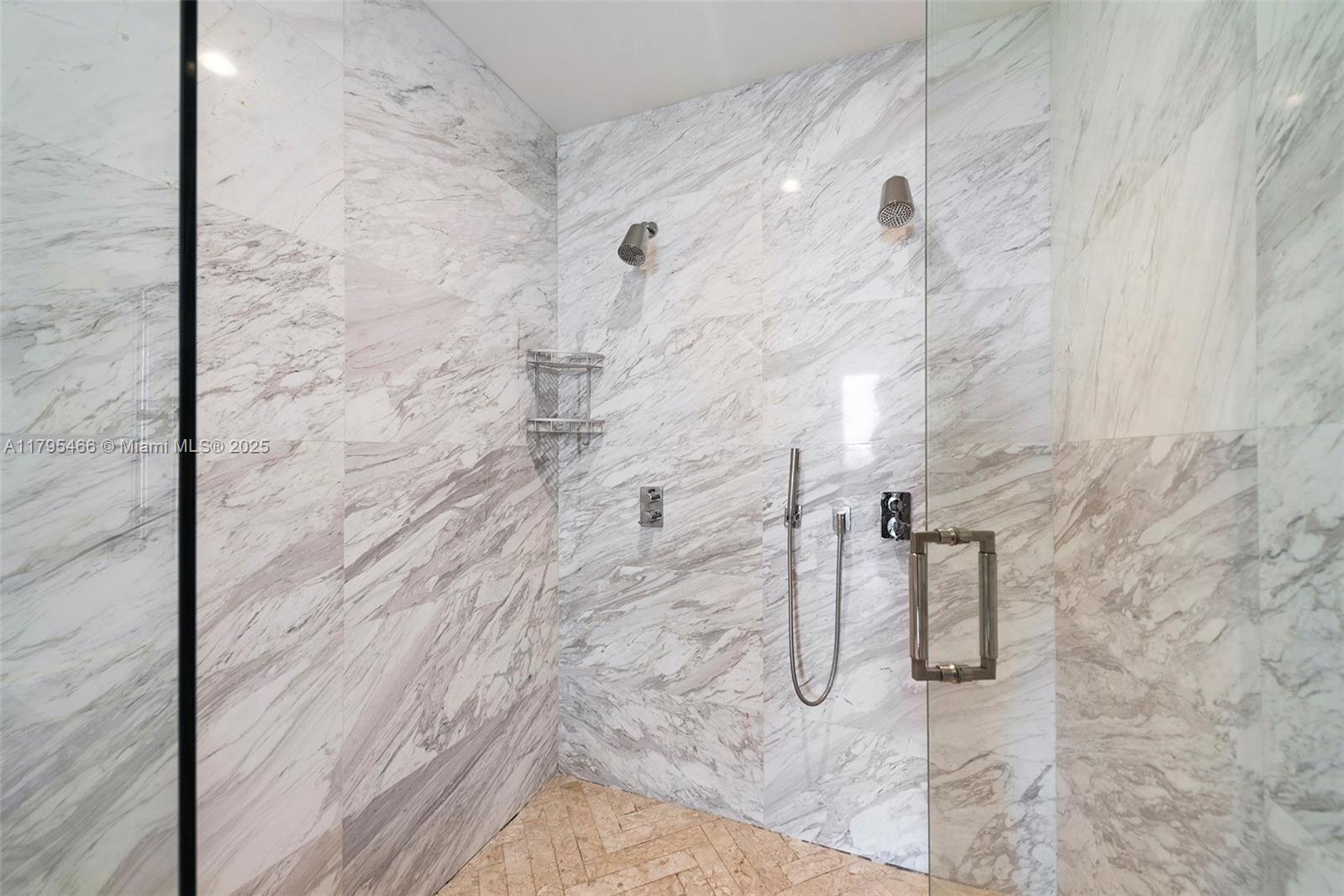 CLUB RESIDENCES AT PARK G - Residential