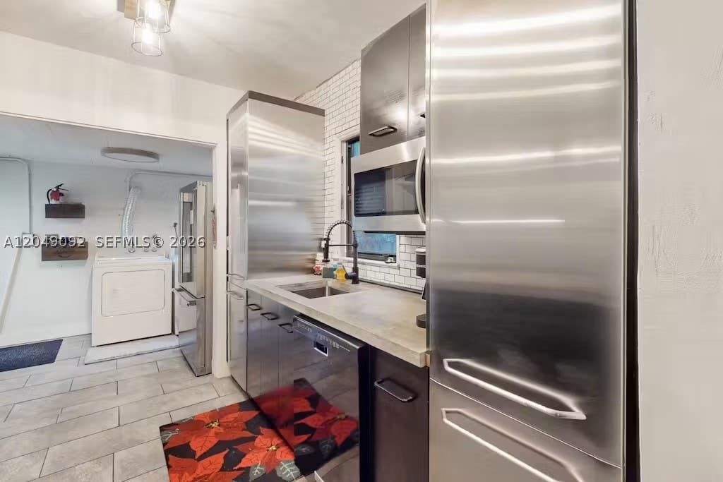 Photo of 416 SE 19th St #416, Fort Lauderdale, FL 33316 (MLS # A12049092)