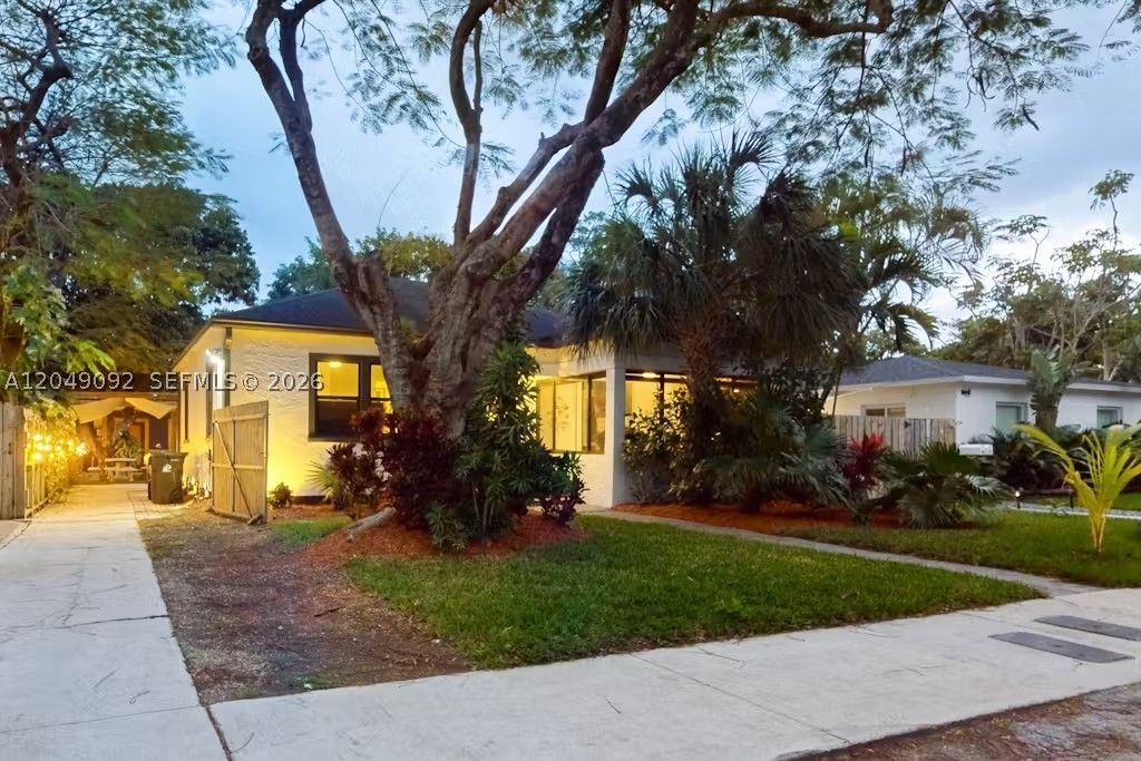 Photo of 416 SE 19th St #416, Fort Lauderdale, FL 33316 (MLS # A12049092)