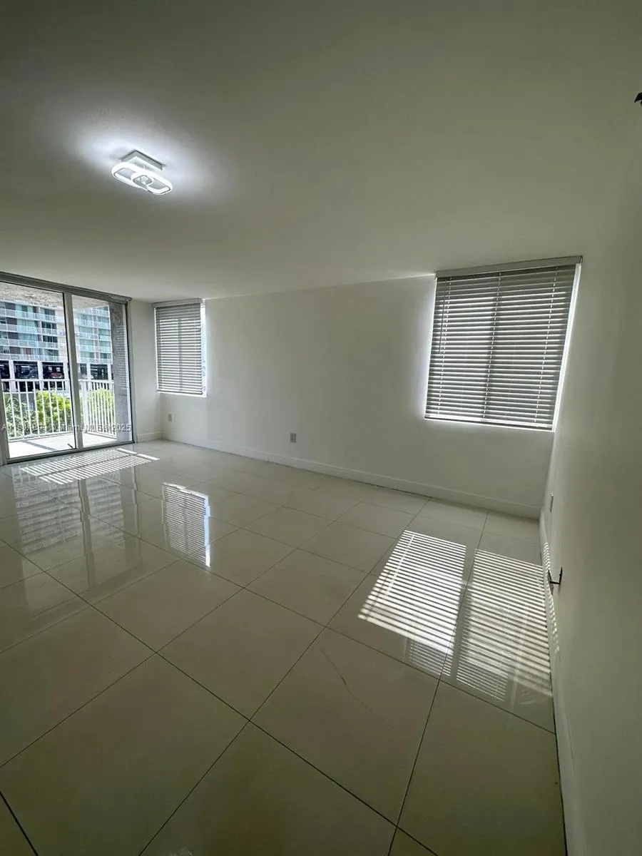 Miami, Florida 33136, United States, 2 Bedrooms Bedrooms, ,2 BathroomsBathrooms,Residential,Active,141770