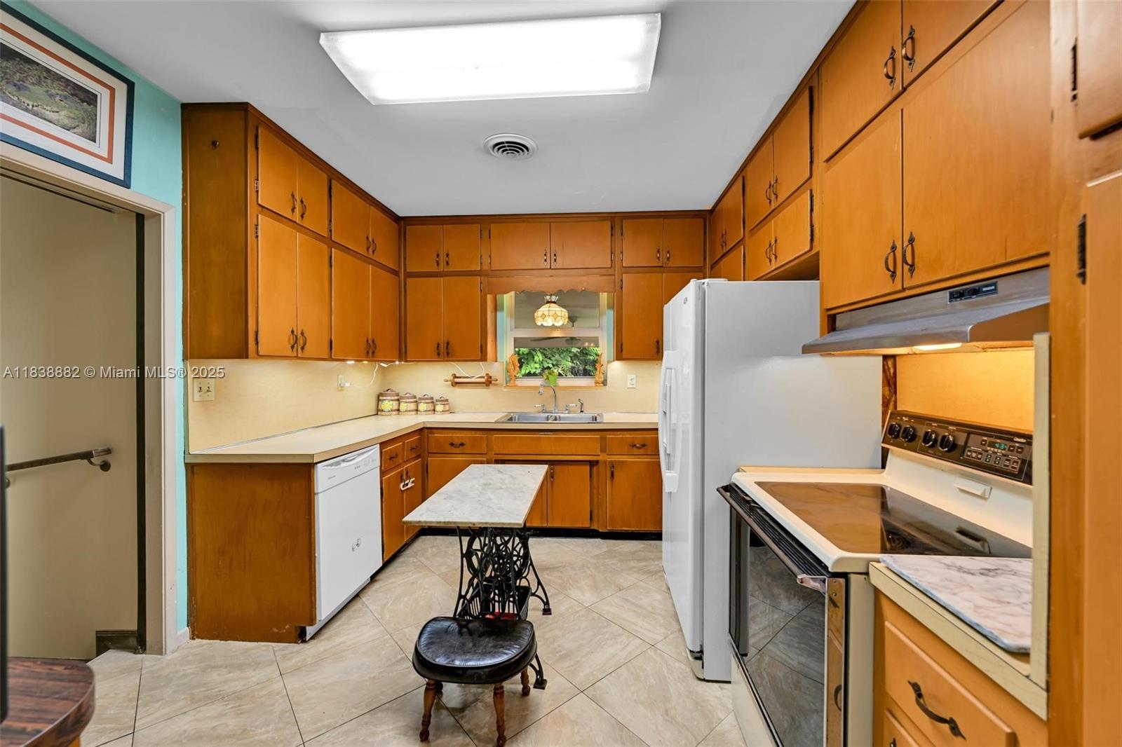 BLOCK 10 OF PORVENIR - Residential