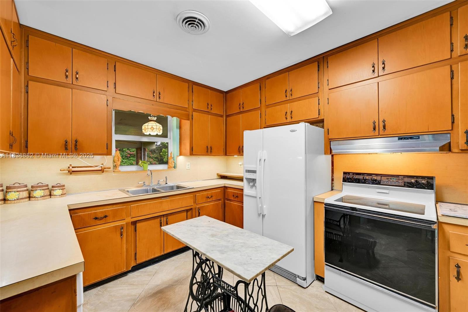 BLOCK 10 OF PORVENIR - Residential