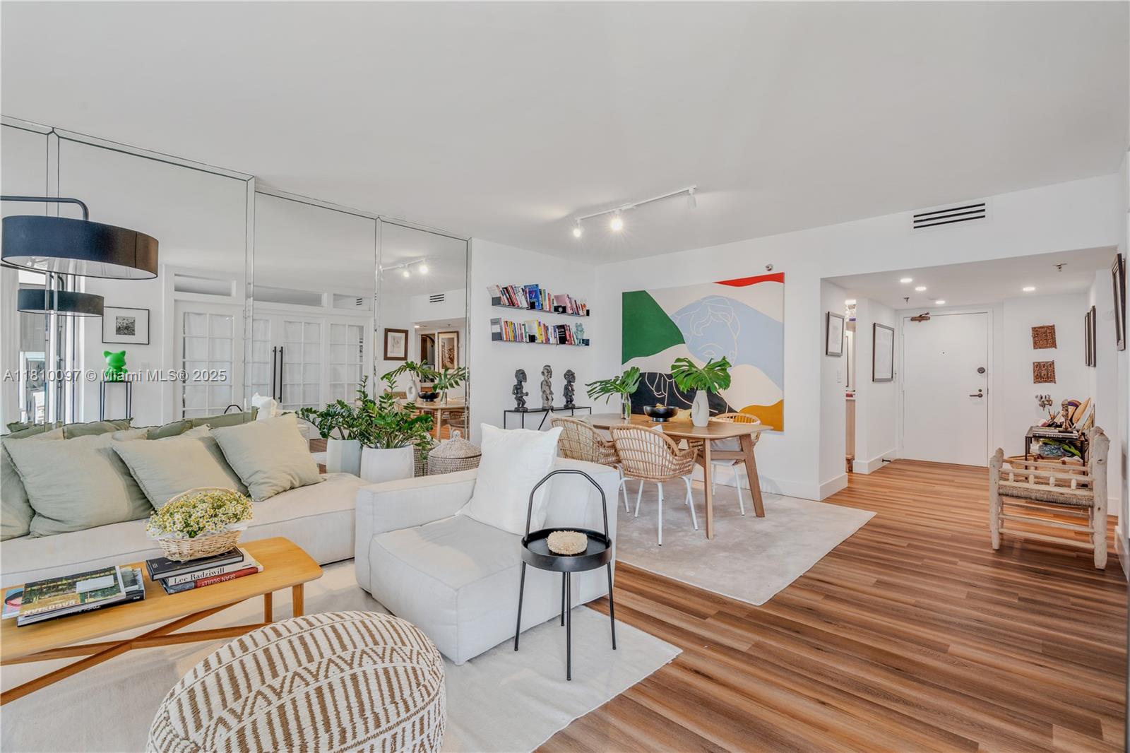 520 Brickell Key Dr A707