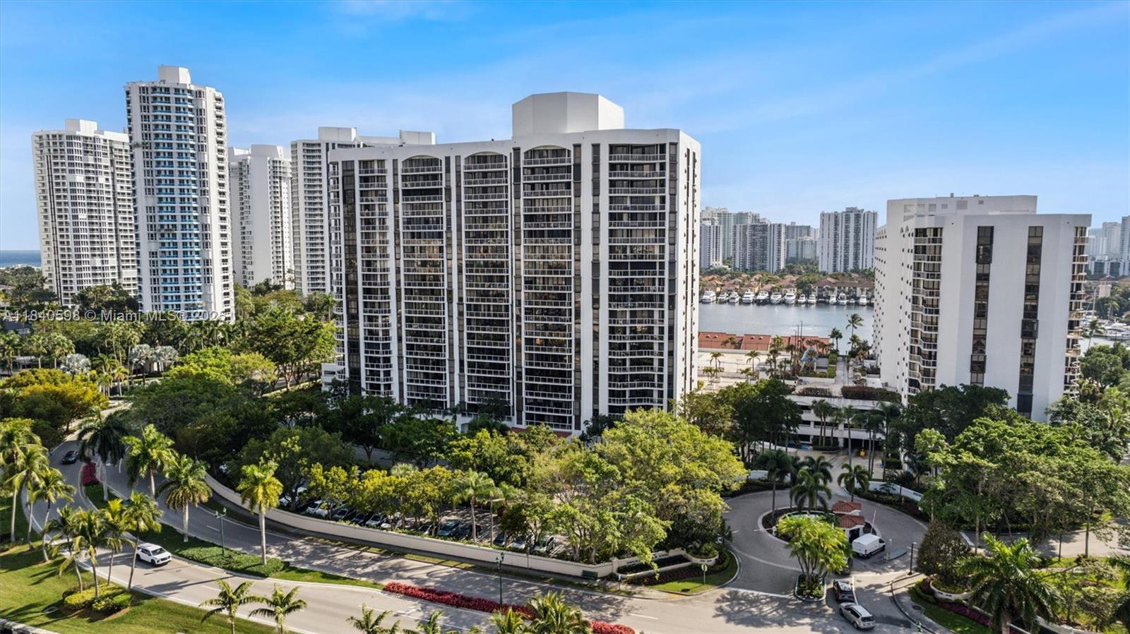 HARBORSIDE AT THE WATERWA - Residential