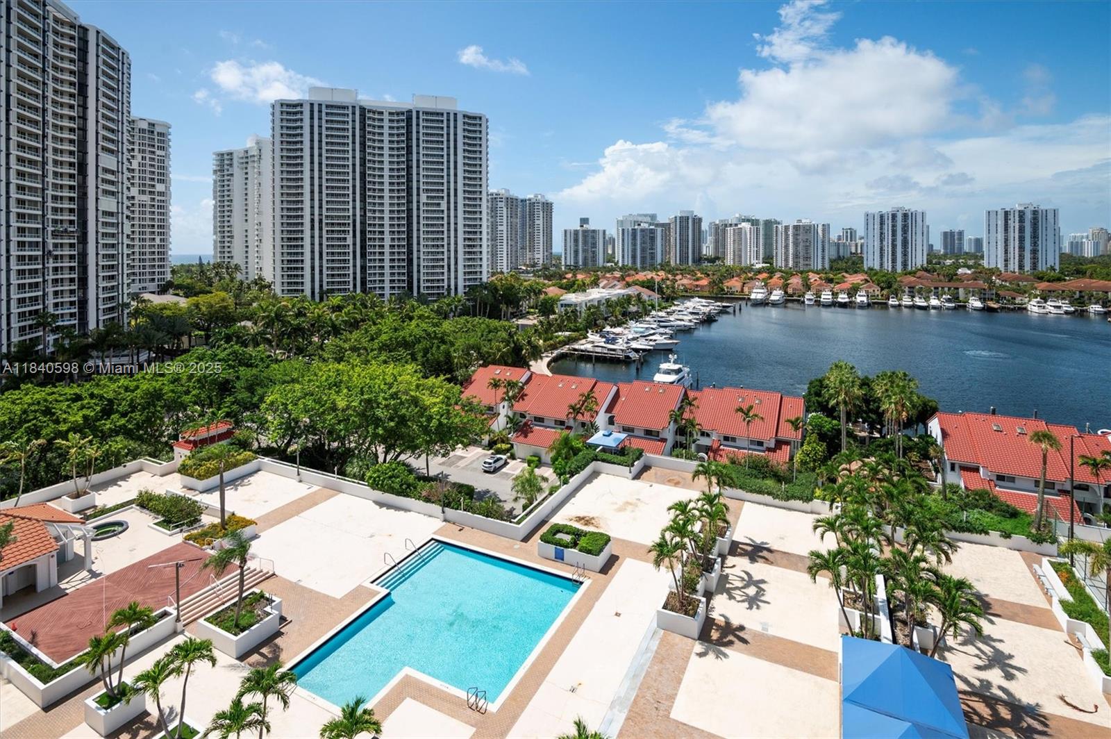 HARBORSIDE AT THE WATERWA - Residential