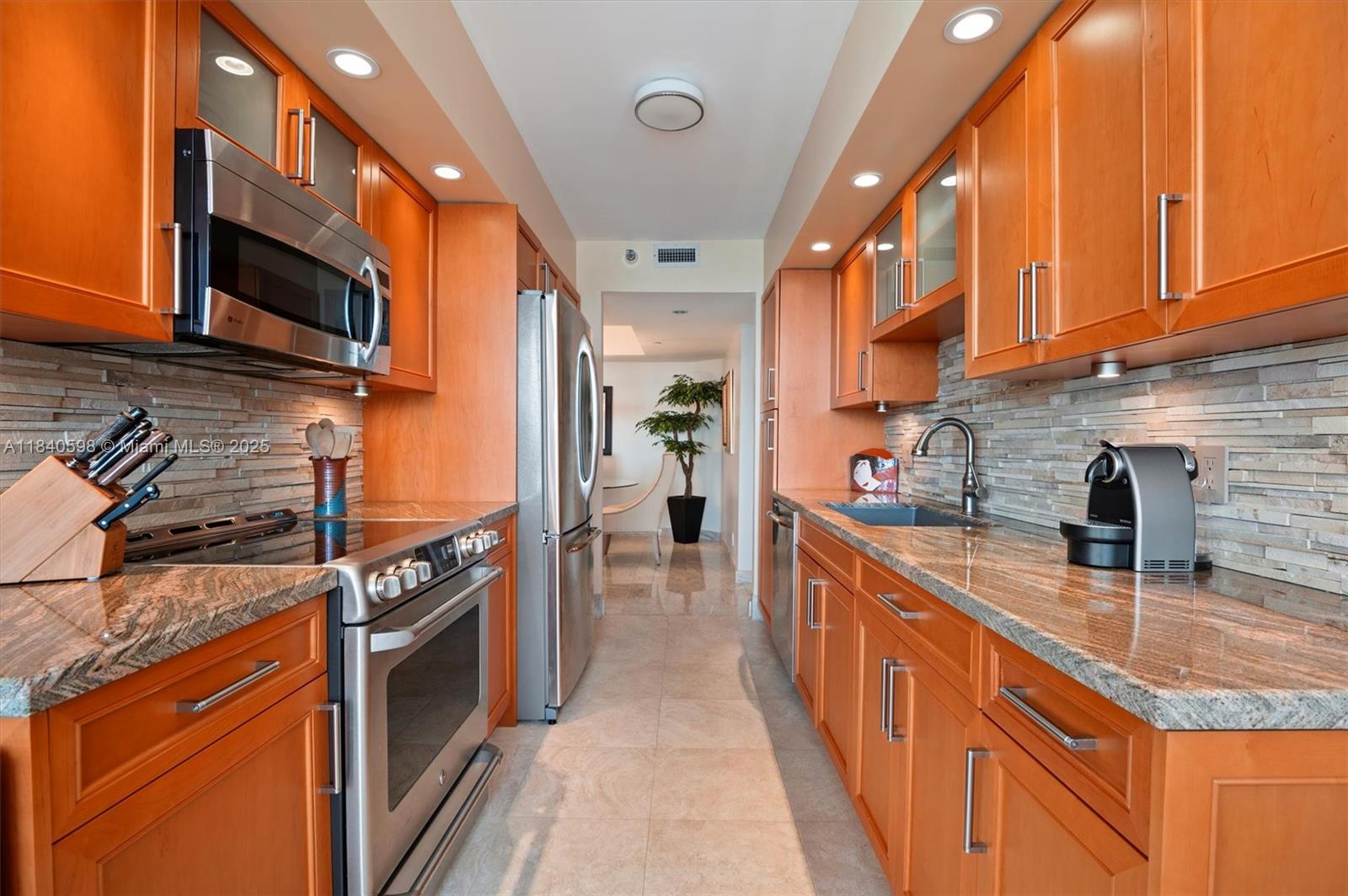 3640 Yacht Club Dr 1108, Aventura, FL, 33180/$540,000 2 3640 Yacht Club Dr 1108