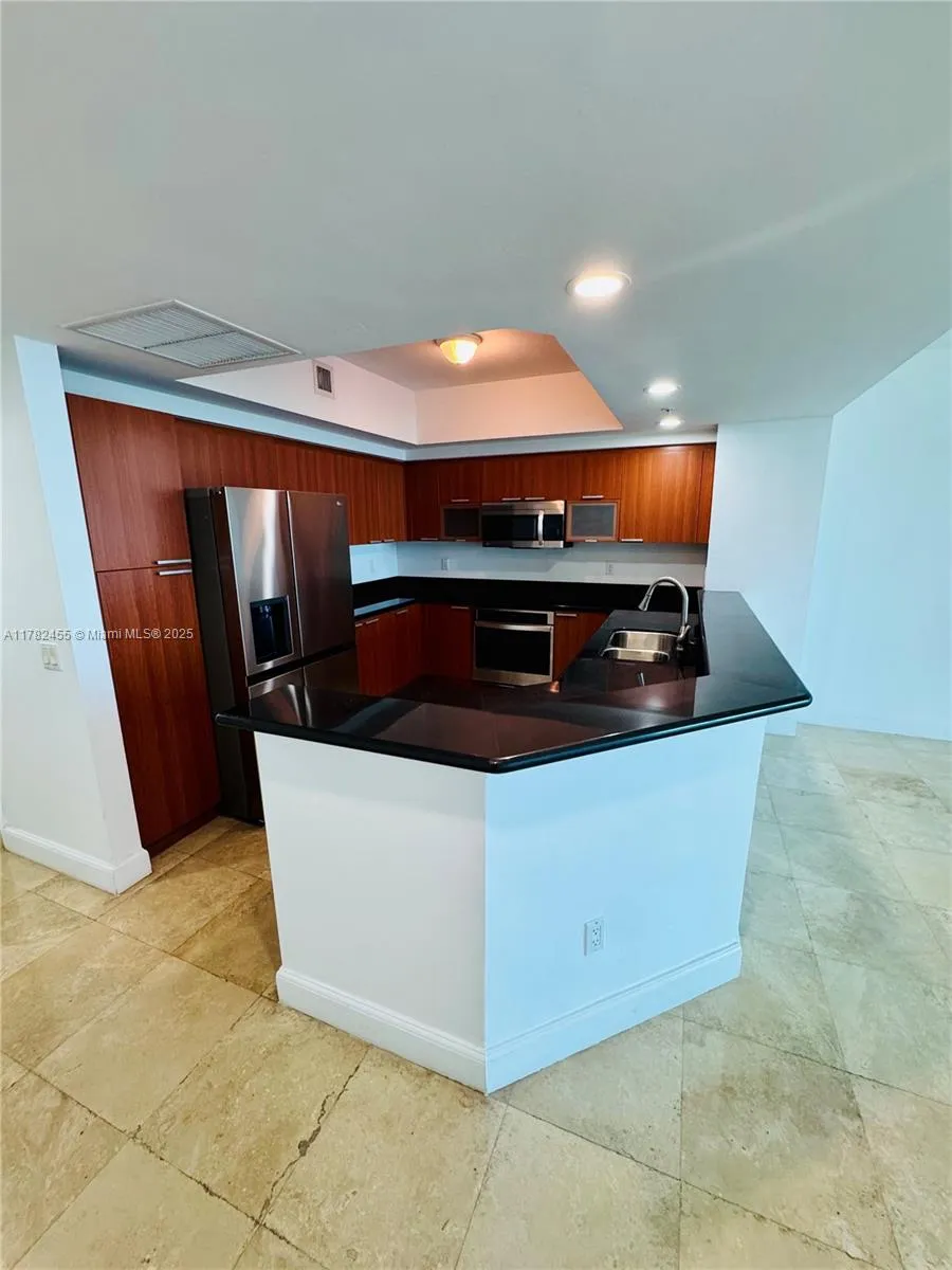 North Miami, Florida 33181, United States, 2 Bedrooms Bedrooms, ,3 BathroomsBathrooms,Residential,Active,107238