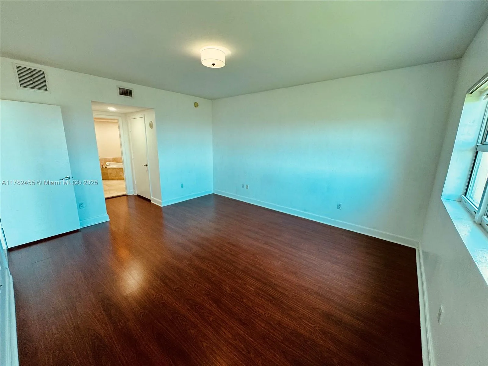 North Miami, Florida 33181, United States, 2 Bedrooms Bedrooms, ,3 BathroomsBathrooms,Residential,Active,107238
