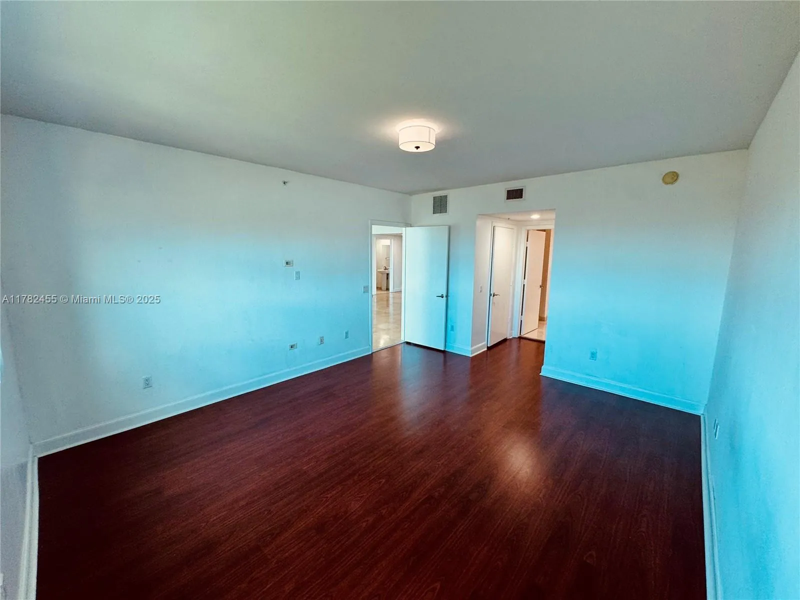 North Miami, Florida 33181, United States, 2 Bedrooms Bedrooms, ,3 BathroomsBathrooms,Residential,Active,107238