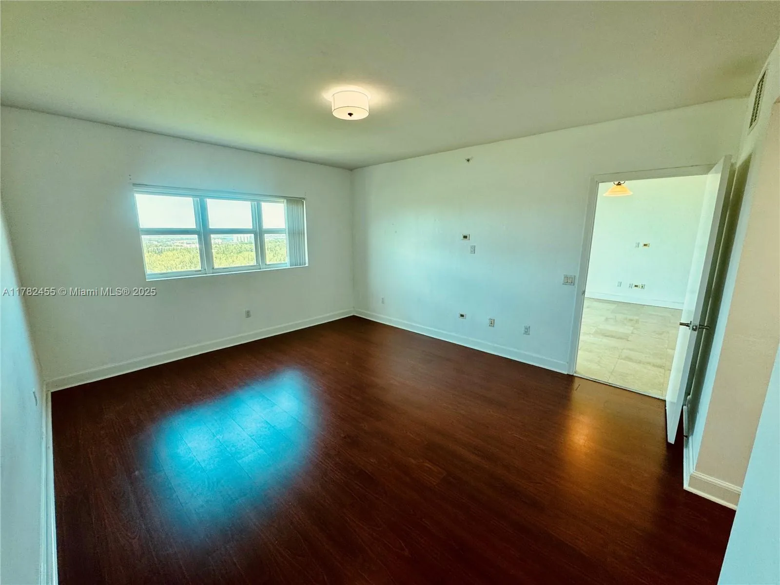 North Miami, Florida 33181, United States, 2 Bedrooms Bedrooms, ,3 BathroomsBathrooms,Residential,Active,107238