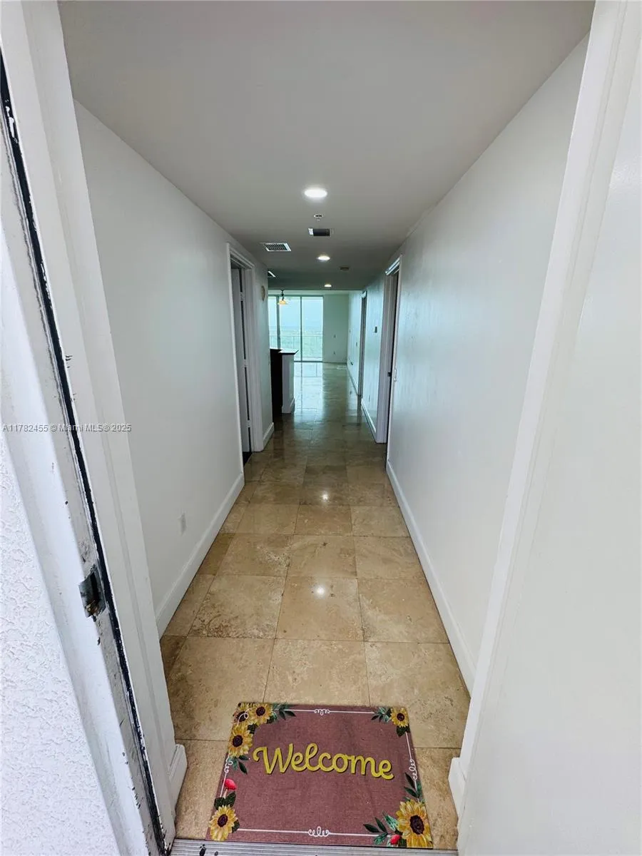 North Miami, Florida 33181, United States, 2 Bedrooms Bedrooms, ,3 BathroomsBathrooms,Residential,Active,107238