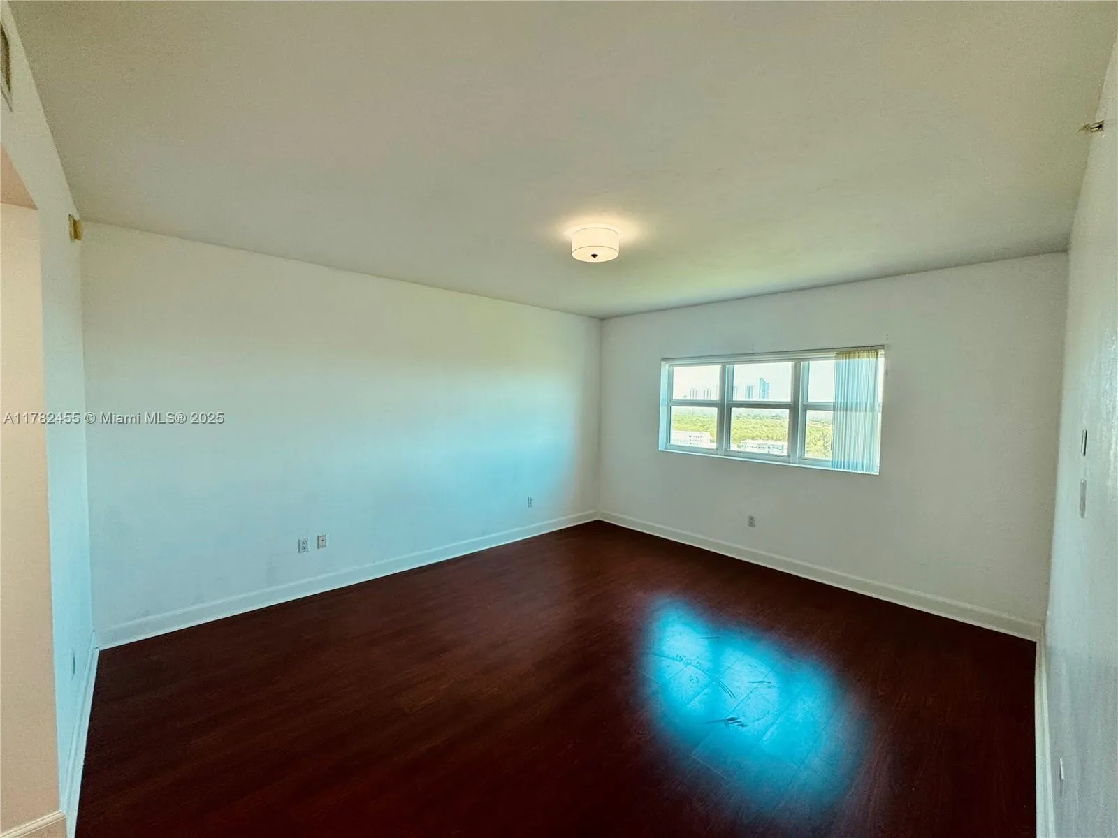 North Miami, Florida 33181, United States, 2 Bedrooms Bedrooms, ,3 BathroomsBathrooms,Residential,Active,107238