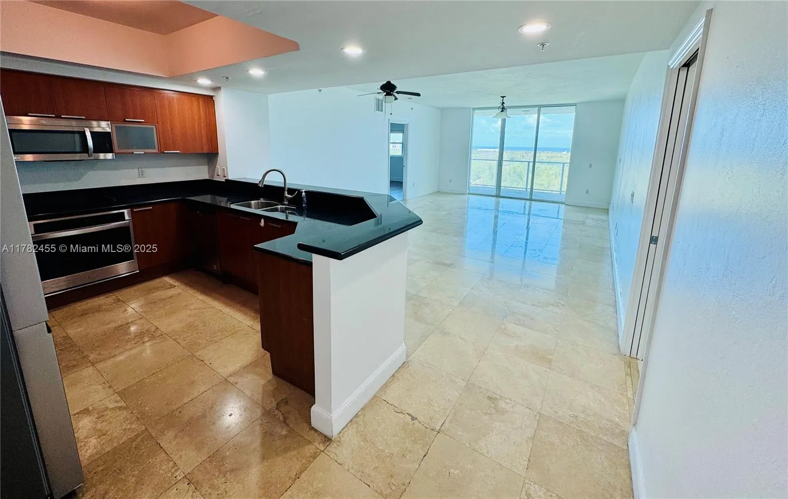 North Miami, Florida 33181, United States, 2 Bedrooms Bedrooms, ,3 BathroomsBathrooms,Residential,Active,107238