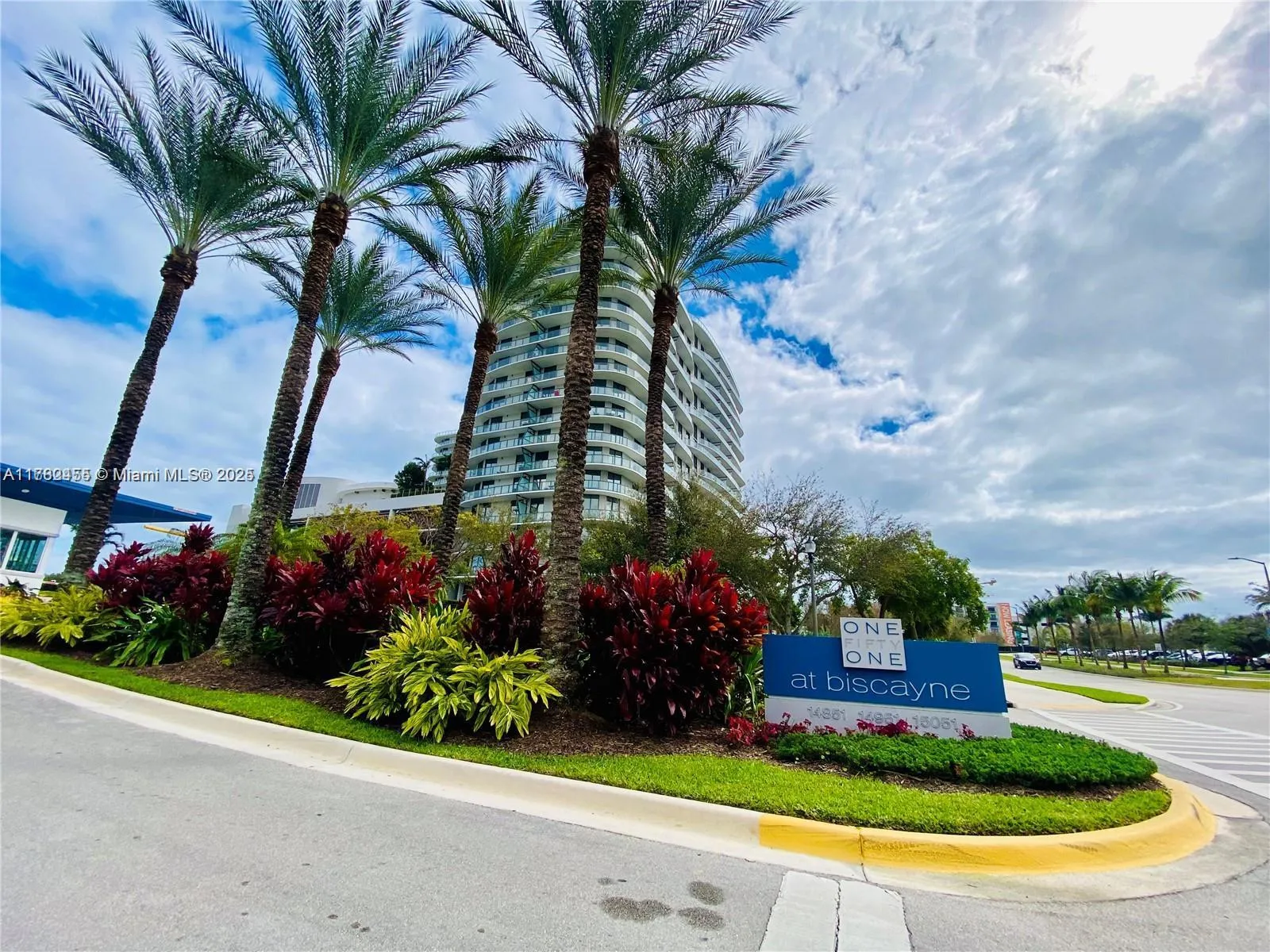 North Miami, Florida 33181, United States, 2 Bedrooms Bedrooms, ,3 BathroomsBathrooms,Residential,Active,107238