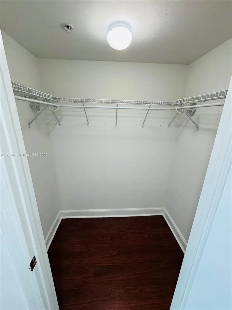 North Miami, Florida 33181, United States, 2 Bedrooms Bedrooms, ,3 BathroomsBathrooms,Residential,Active,107238