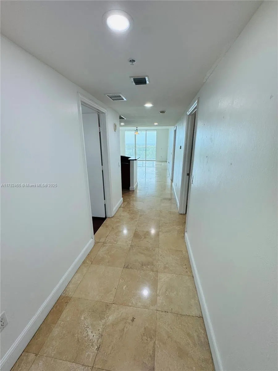 North Miami, Florida 33181, United States, 2 Bedrooms Bedrooms, ,3 BathroomsBathrooms,Residential,Active,107238