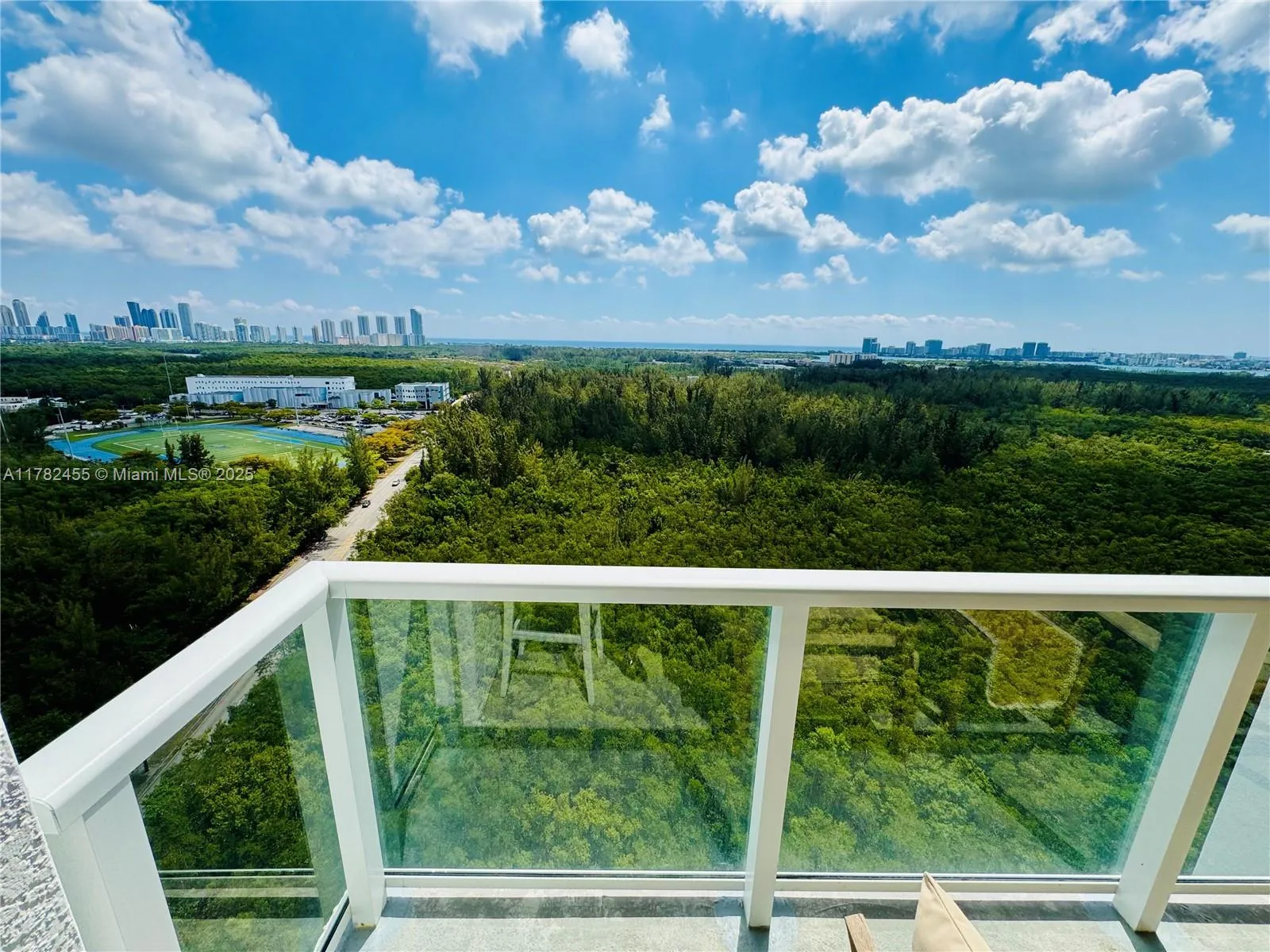 North Miami, Florida 33181, United States, 2 Bedrooms Bedrooms, ,3 BathroomsBathrooms,Residential,Active,107238