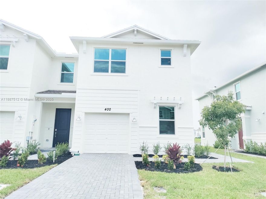 AMAZING 2-STORY 3 BDR / 2.5 BTH SMART HOME. NO NEIGHBOR IN THE BACKYARD!. SS APPLIANCES. QUARTZ
KITCHEN COUNTERTOPS. IMPACT WINDOWS AND SLIDING DOOR. WI-FI INTERNET INCLUDED.
GATED COMMUNITY. LOCATED NEAR TURNPIKE & I-95. GOLF COURSES NEARBY: 5 MINUTES COMMUTE TO PALM BEACH. SHORT DRIVE TO BEACHES. CLOSE TO JESSICA CLINTON PUBLIC PARK WITH SPORT COURTS and PLAYGROUND. WALKING DISTANCE TO PUBLIX, RESTAURANTS, BEAUTY SALON, GAS STATION, SHOPPES AND MUCH MORE.