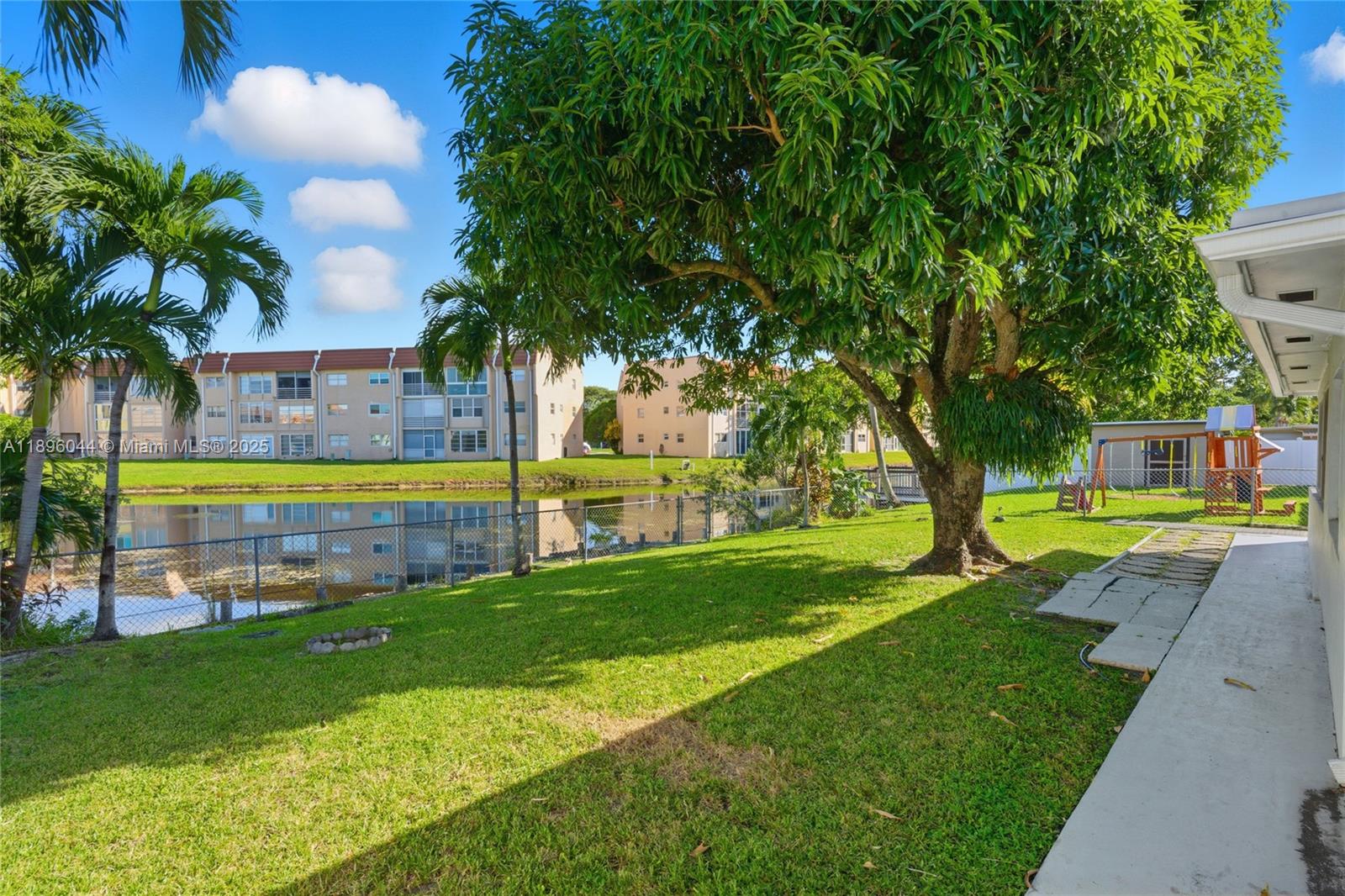 SUNRISE GOLF VILLAGE SEC - Residential