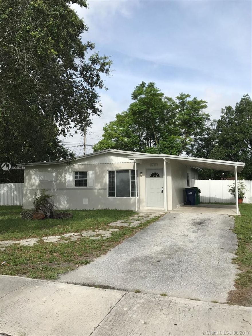 Don't miss out on this perfect starter home. This 3 bedroom/1 bathroom home is uniquely located on an oversized lot with lots of buildout potential. It sits on its original floor plan without any add-ons. Tile floor throughout with updated kitchen and new stainless steel appliances. This home also has recessed lighting, pendents lights, granite counter tops, tankless water heater and washer/dryer hook-up. And lets not forget about the oversized shed in the back yard.

Three blocks away from all major shops: Walmart, Target, Costco, Foot Locker, Ross and Lowes just to name a few.