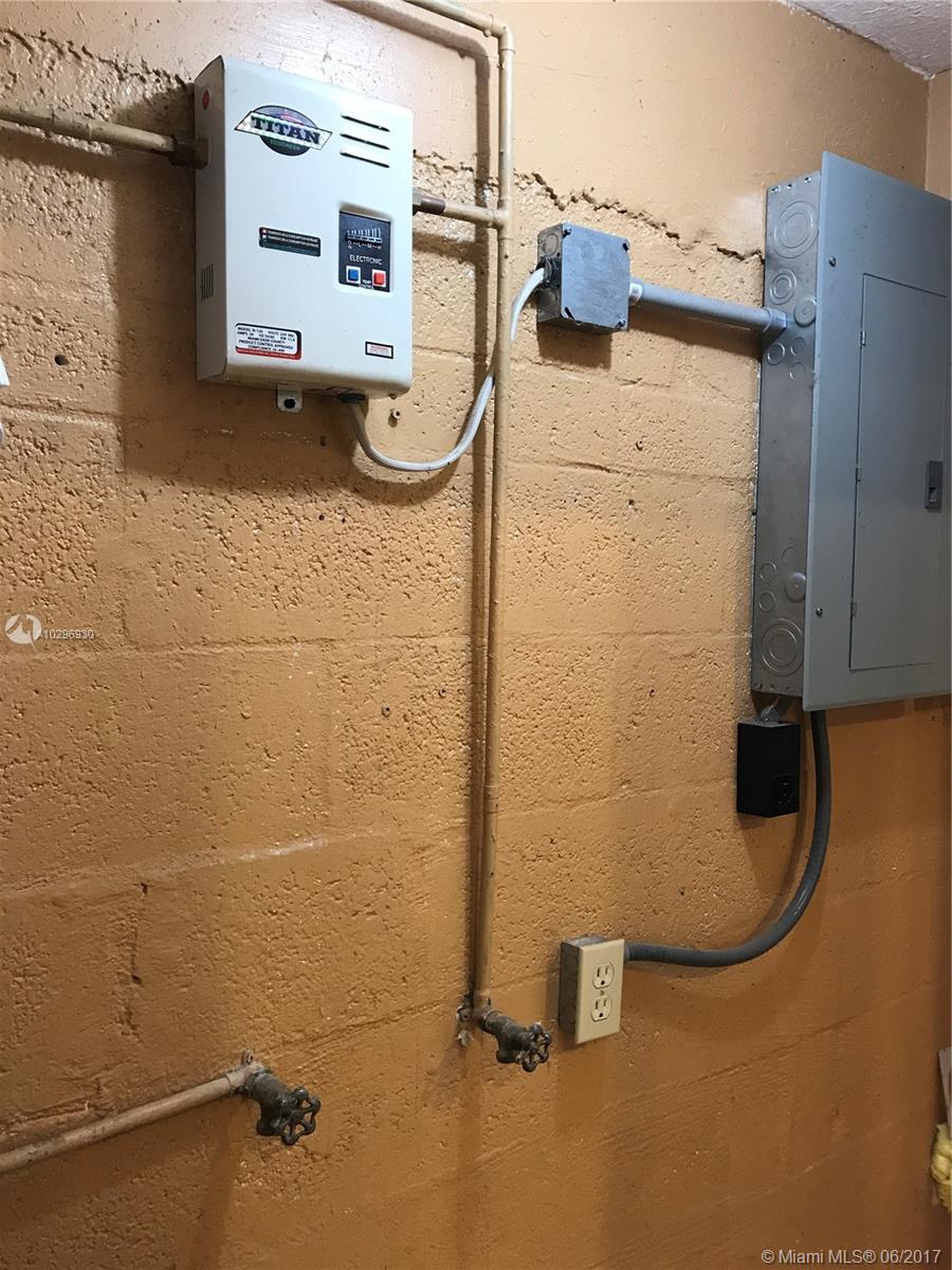 CAROL CITY LAKE STEVEN - Residential