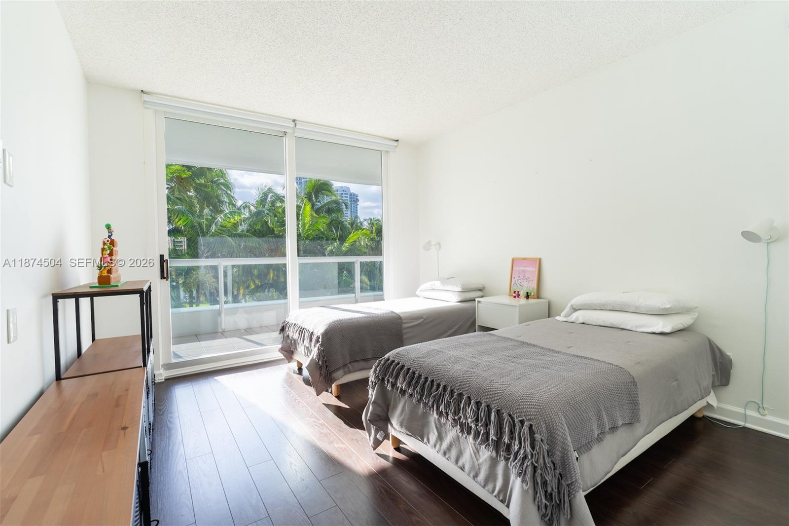 SOUTH TOWER AT THE POINT - Residential