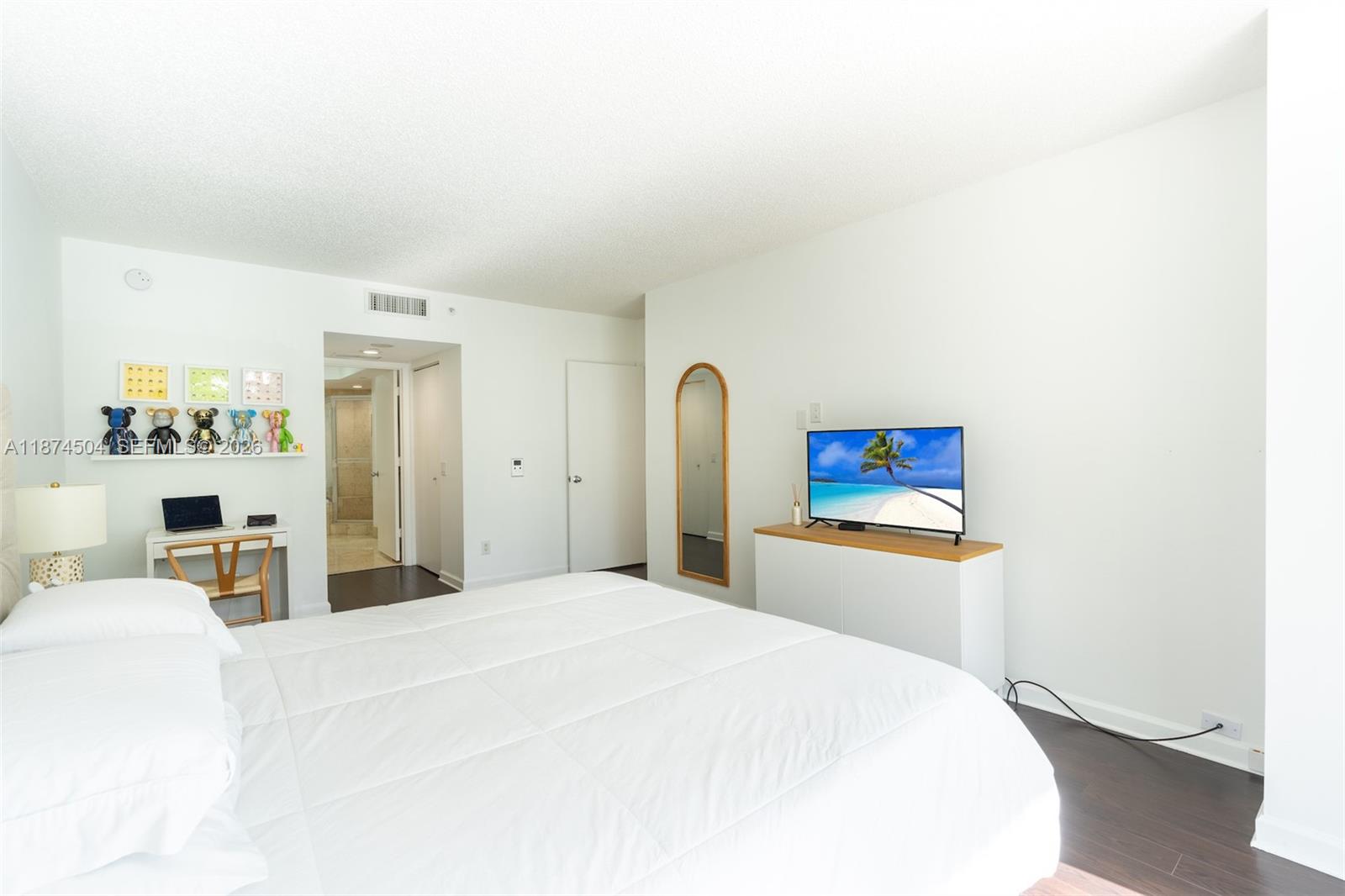 SOUTH TOWER AT THE POINT - Residential