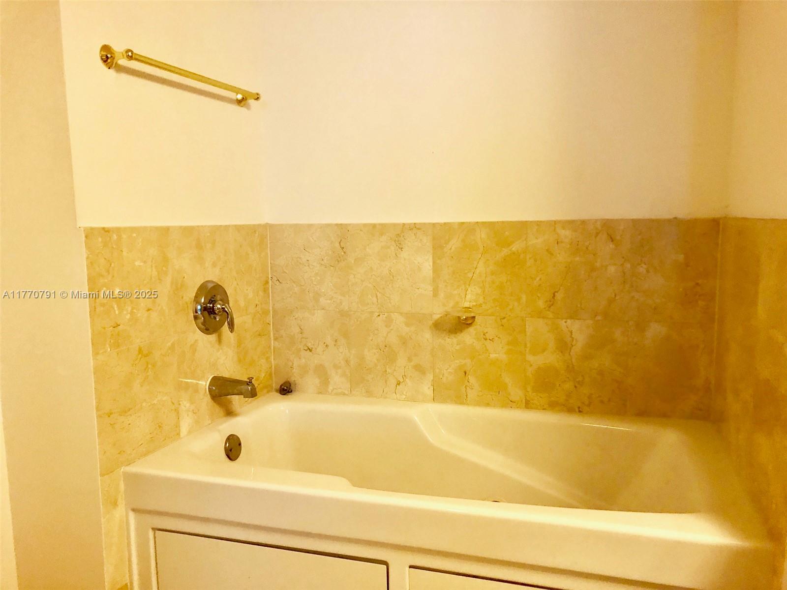 1800 CLUB CONDO - Residential Lease