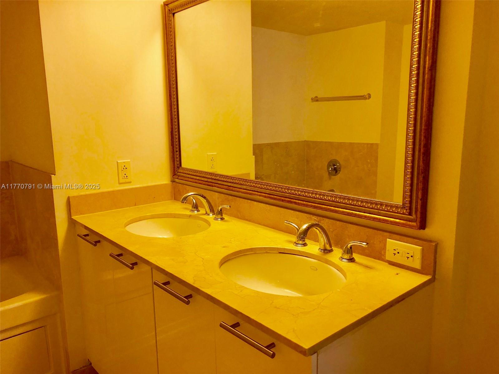 1800 CLUB CONDO - Residential Lease
