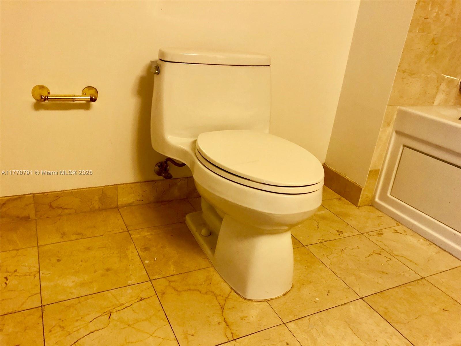 1800 CLUB CONDO - Residential Lease