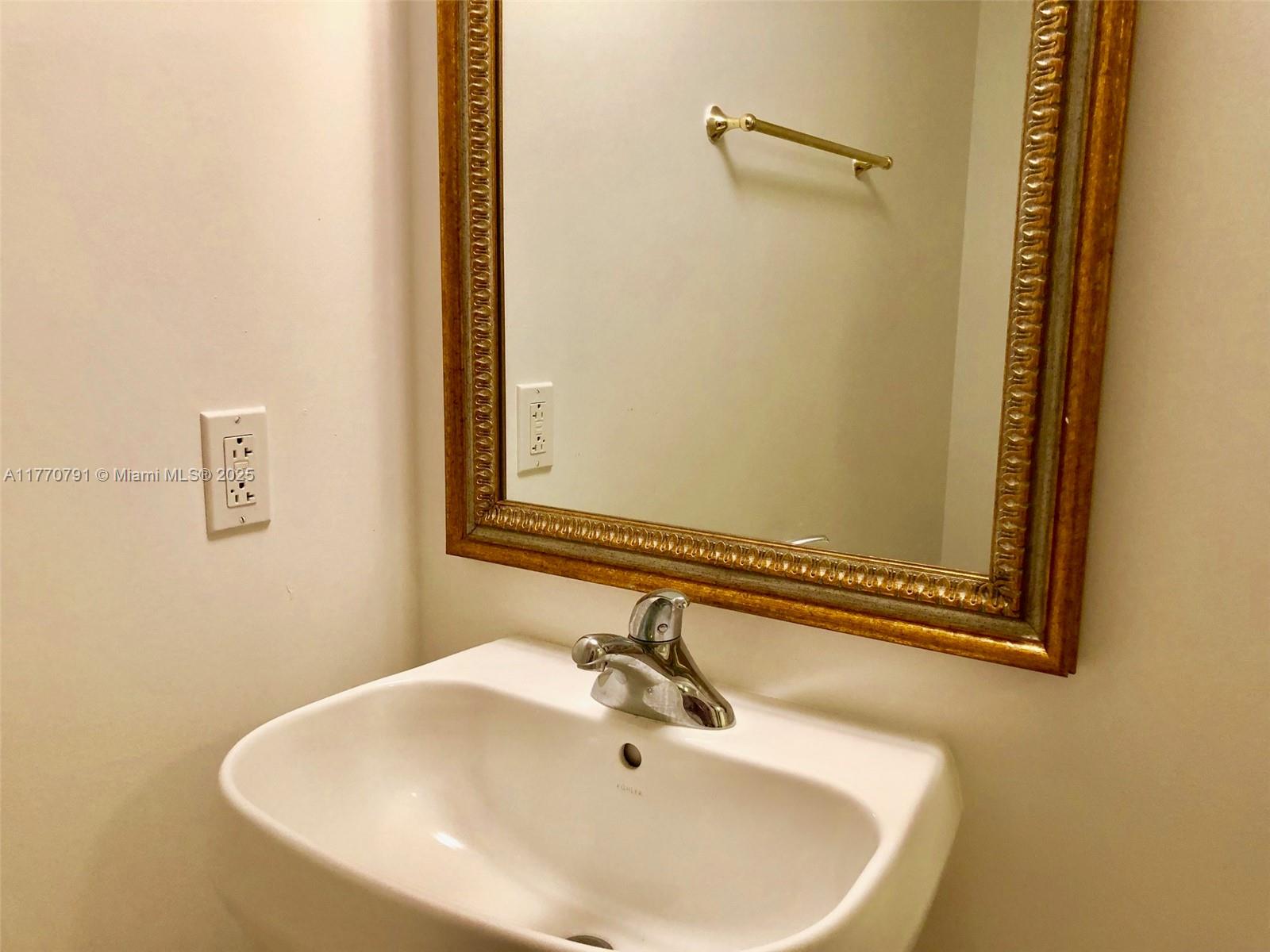 1800 CLUB CONDO - Residential Lease