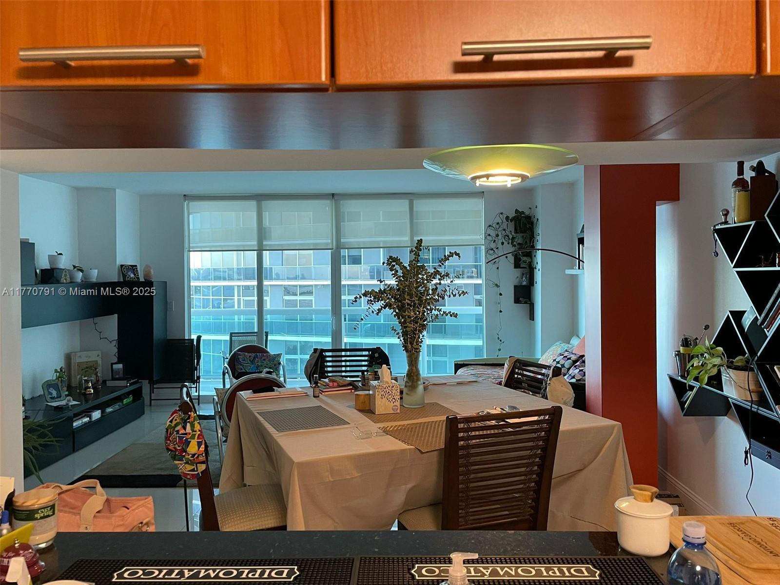 1800 CLUB CONDO - Residential Lease