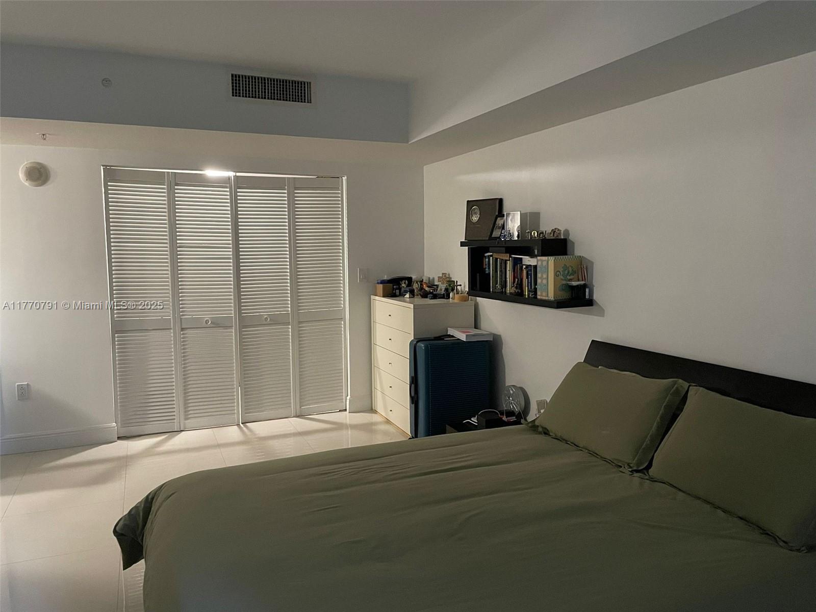 1800 CLUB CONDO - Residential Lease