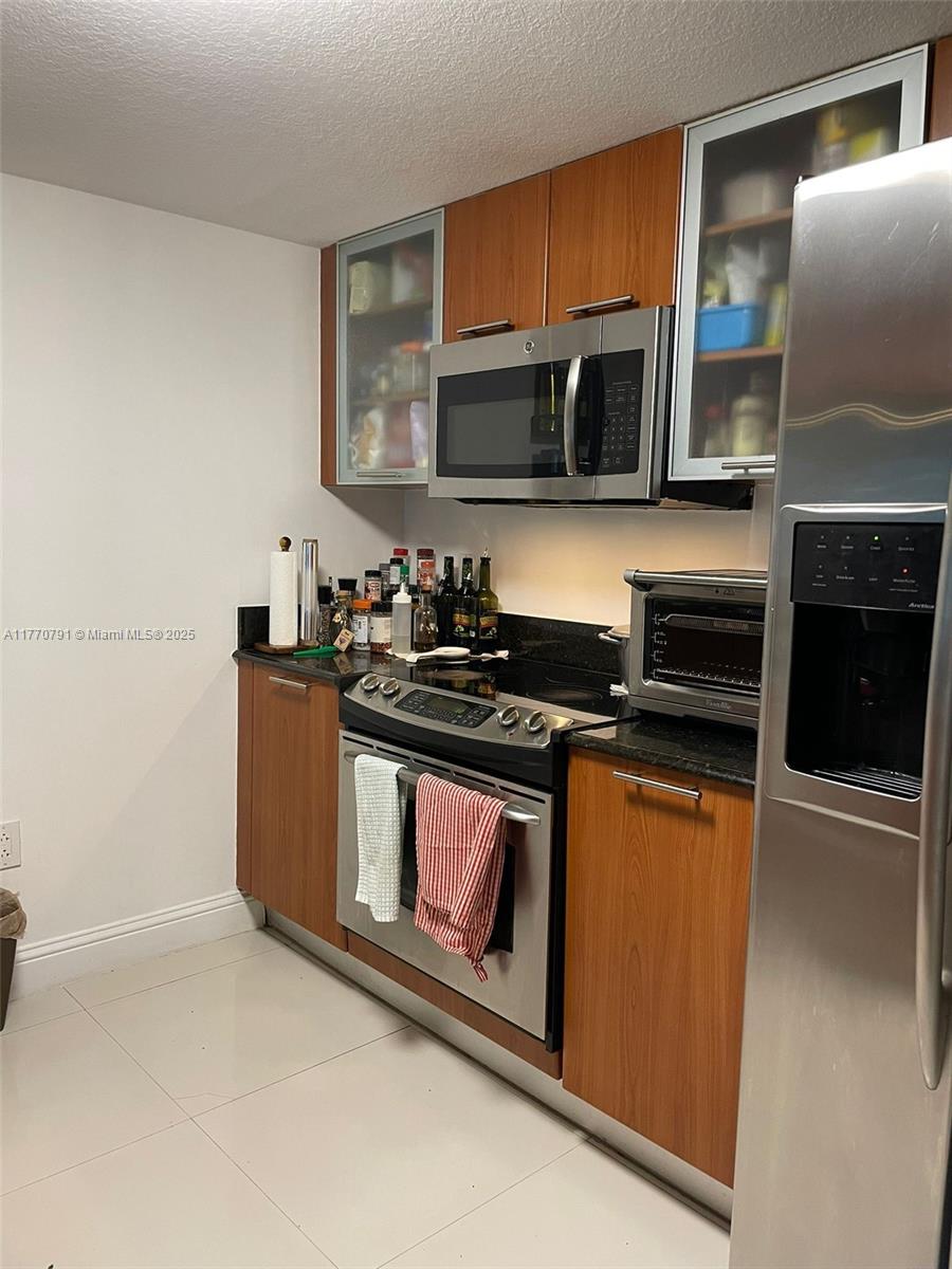 1800 CLUB CONDO - Residential Lease