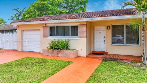 Tiny photo for 2501 NE 209th Ter, Miami, FL 33180 (MLS # A12025571)
