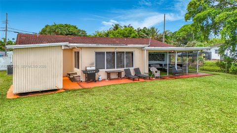 Tiny photo for 2501 NE 209th Ter, Miami, FL 33180 (MLS # A12025571)