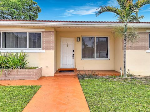 Tiny photo for 2501 NE 209th Ter, Miami, FL 33180 (MLS # A12025571)
