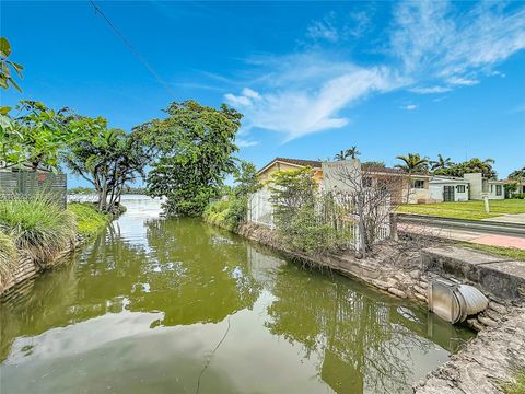 Tiny photo for 2501 NE 209th Ter, Miami, FL 33180 (MLS # A12025571)