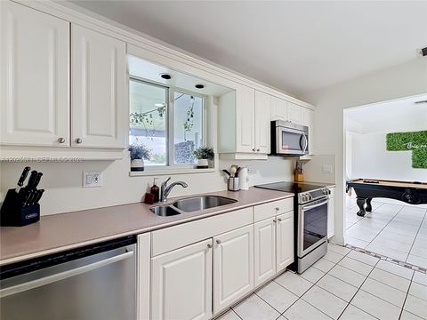 Tiny photo for 2501 NE 209th Ter, Miami, FL 33180 (MLS # A12025571)