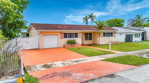 Tiny photo for 2501 NE 209th Ter, Miami, FL 33180 (MLS # A12025571)