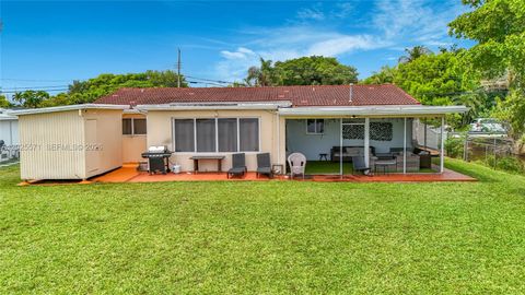 Tiny photo for 2501 NE 209th Ter, Miami, FL 33180 (MLS # A12025571)
