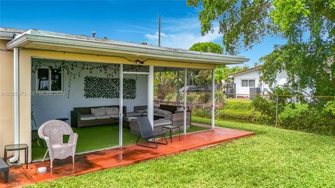 Tiny photo for 2501 NE 209th Ter, Miami, FL 33180 (MLS # A12025571)
