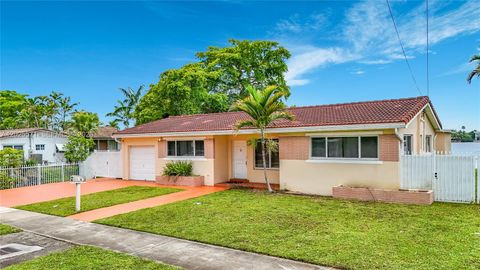 Tiny photo for 2501 NE 209th Ter, Miami, FL 33180 (MLS # A12025571)