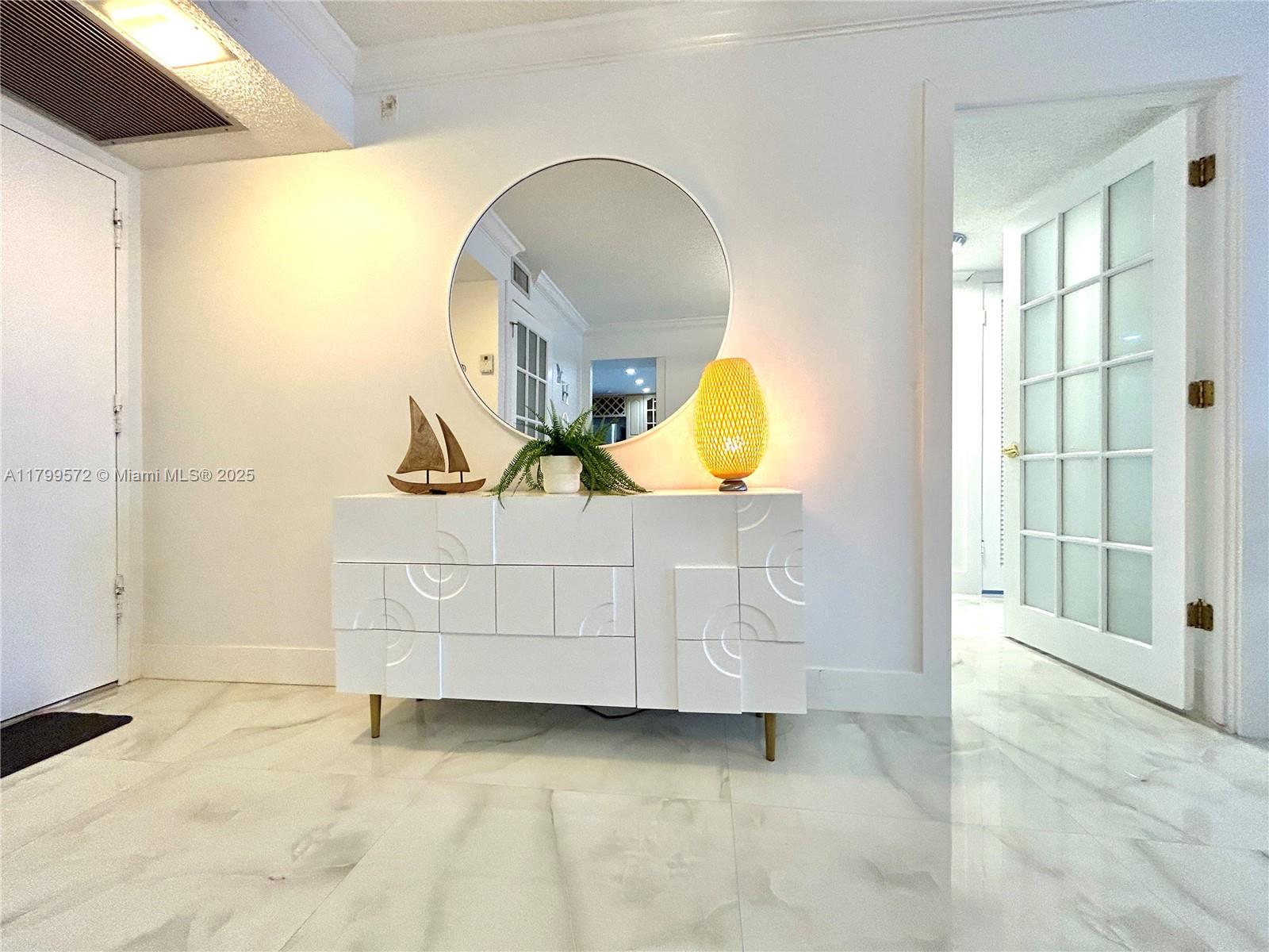 6039 Collins Ave 1507