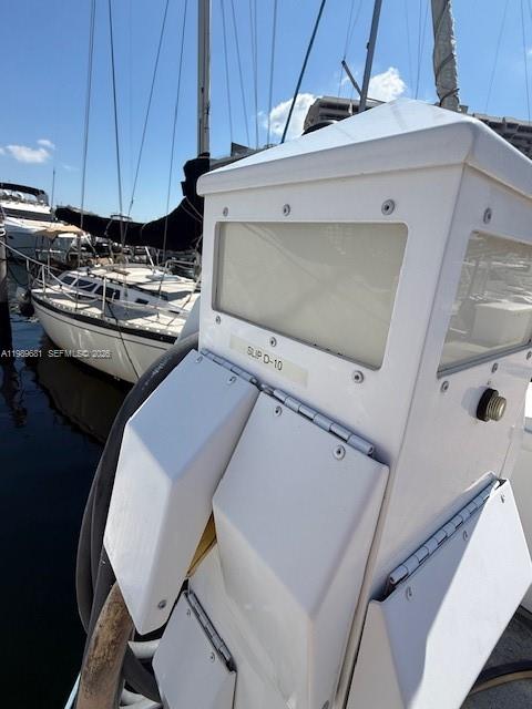 Grove Isle Marina - Land